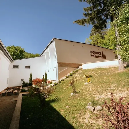 Hotel Rekreačné Zariadenie - Nad Zámkom